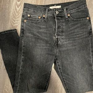 Levi’s Black Wedgie Skinny Size 27